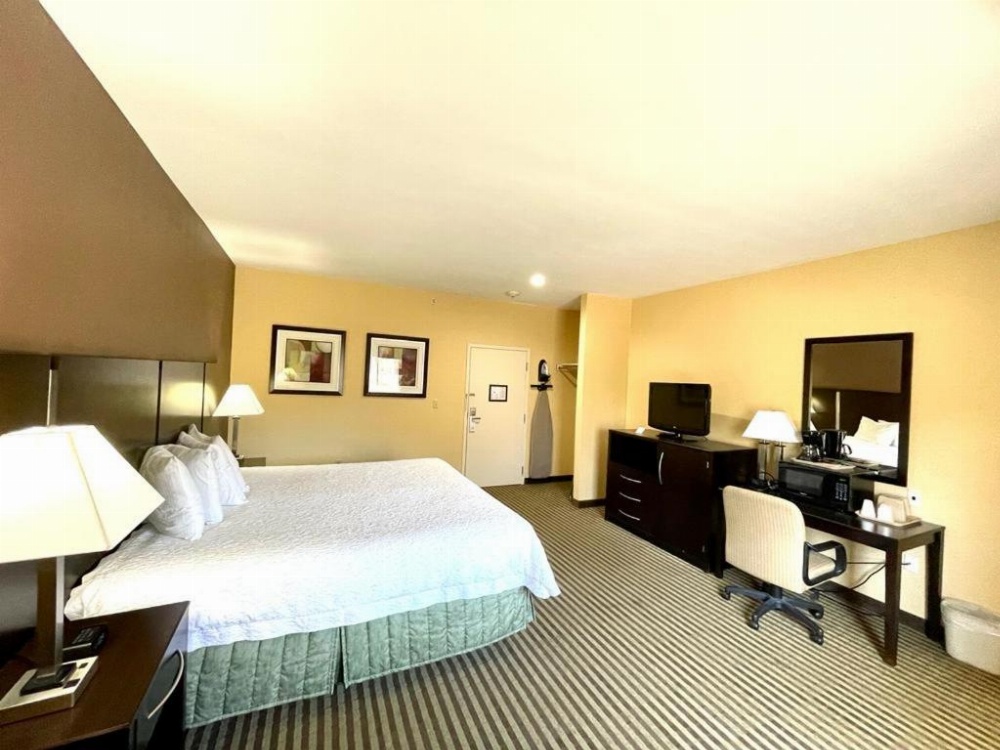 Whitney Inn & Suites Image 11